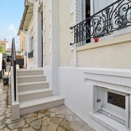 Le Suisse - Maison De 130m Hotel 4*